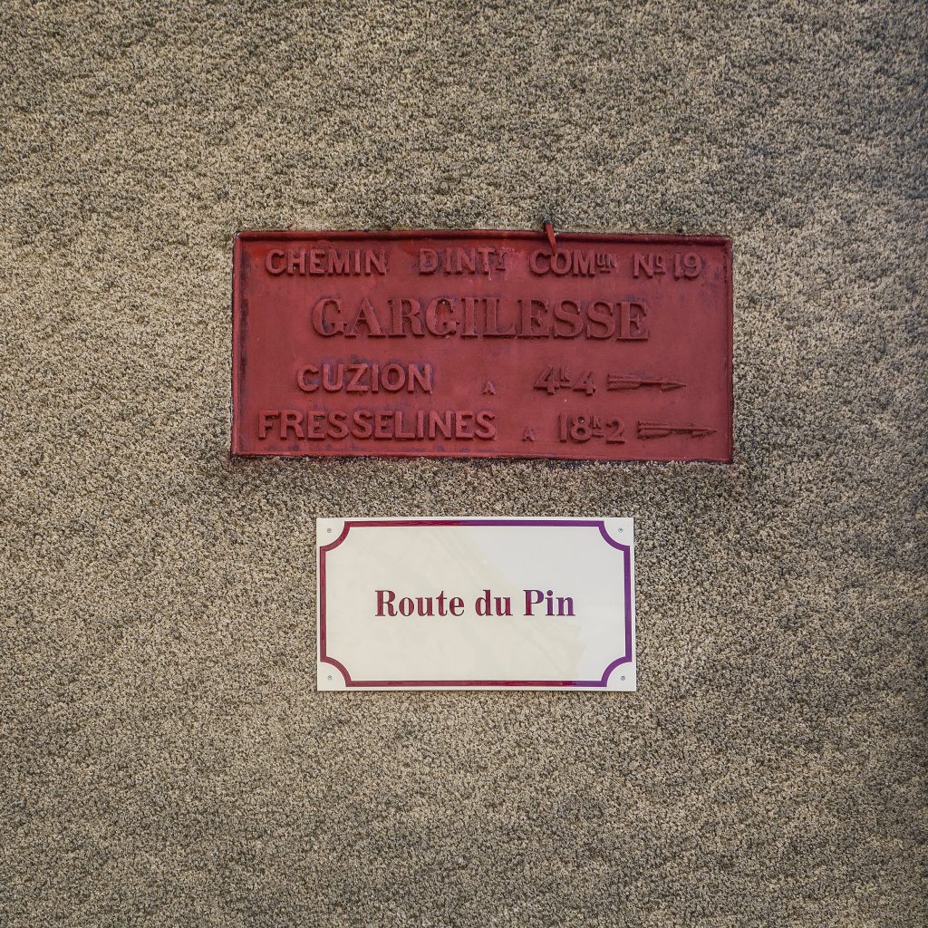 Où placer la plaque numéro maison pour obtenir un résultat optimal ?